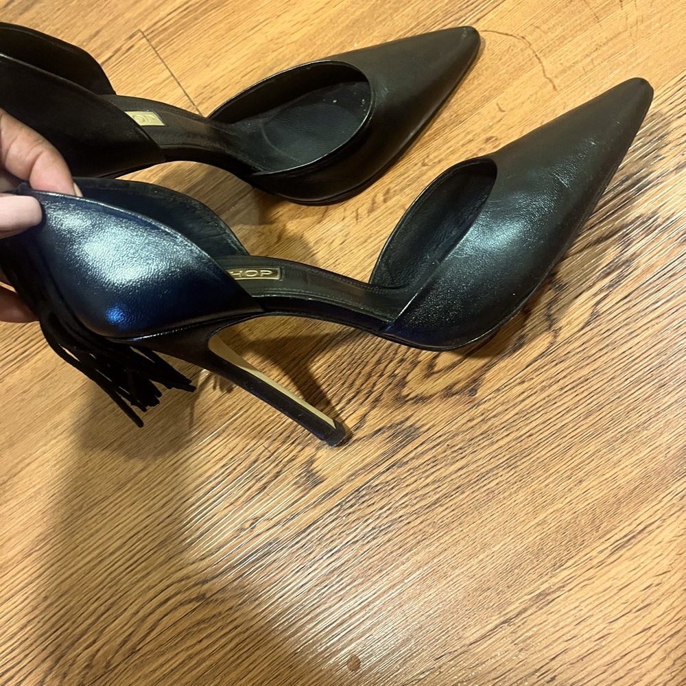 Top shop Black leather fringe pump